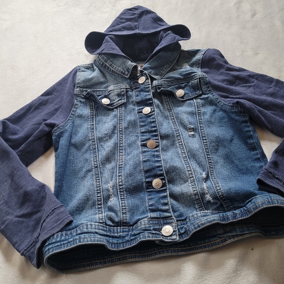 🆓️FREE 🎁WHEN PURCHASE ANY ITEM. Justice Girls Jean Jacket - Picture 2 of 9